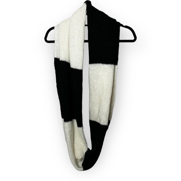 Michael Michael Kors Black & White Color Block Knit Cowl, Infinity Scarf - Picture 6 of 10